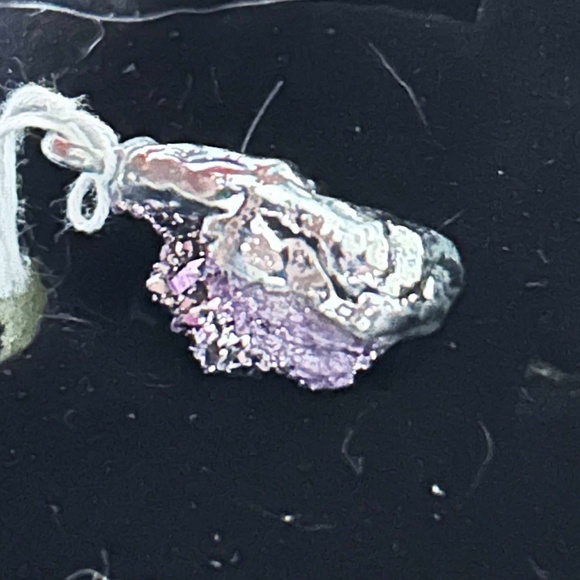 PENDANT, GENUINE PURPLE AGATE GEODE, 3-DIMENSIONAL, WITH SILVER-TONE BACK - Picture 4 of 4